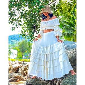 Ensemble coordonné bohème blanc pour femmes, haut court à épaules dénudées, jupe longue superposée, tenue de plage d'été, ensemble deux pièces - Product Image 1