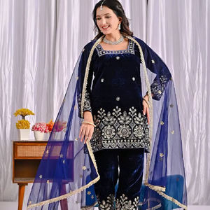 Conjunto de Diseño Moderno de Secado Rápido para Mujer, con Top, Pantalón y Dupatta en Terciopelo Viscosa Puro y Pesado, Ideal para Diwali/Bodas - Product Image 1