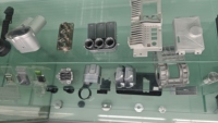 Service de fraisage CNC 5 axes de précision pour dissipateurs thermiques en aluminium, coques de téléphone portable, boîtiers métalliques, accessoires électroniques 3C et pièces automobiles.