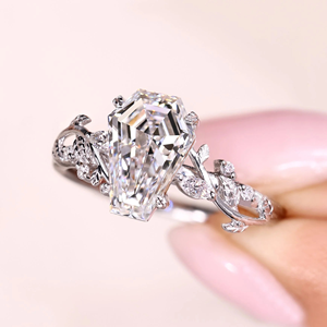 Anillo de Compromiso con Corte Ataúd Inspirado en la Naturaleza, Diamante Cultivado en Laboratorio de 2.10 Quilates, Anillo de Aniversario de Bodas, Chapado en Oro de 14k, Eternidad - Product Image 5