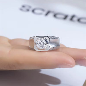 แหวนหมั้นเพชรแท้ทรงกลมเจียระไนแบบบริลเลียนท์ ทองคำแท้ 18K สำหรับผู้หญิง ได้รับการรับรองจาก GIA สไตล์คลาสสิก - Product Image 4