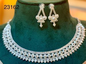 ชุดเครื่องประดับ MOLL JEWELLERS ล่าสุด สร้อยคอพร้อมต่างหูลายดอกไม้ ชุบทอง 24K อัลลอยด์ 0.3 ม. ประดับเพชรซิร์คอน สำหรับผู้หญิง เหมาะสำหรับงานแต่งงาน งานปาร์ตี้ ของขวัญ - Product Image 2