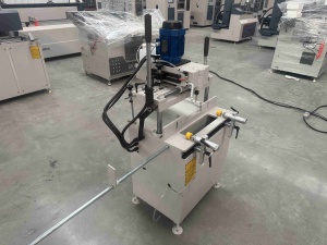 Machine <span class=keywords><strong>de</strong></span> fraisage <span class=keywords><strong>de</strong></span> profilés pour le traitement des profilés en aluminium, équipement <span class=keywords><strong>de</strong></span> traitement des trous <span class=keywords><strong>de</strong></span> serrures pour portes et fenêtres en alliage d'aluminium - Product Image 2