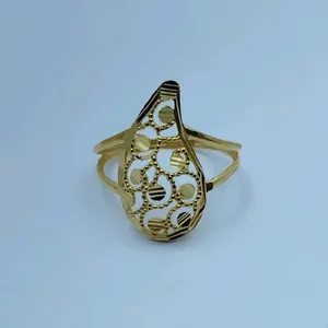 แหวนลายฉลุสีทองหรูหราที่มีลวดลายเป็นวงกลมที่สลับซับซ้อนเป็นของขวัญเครื่องประดับงานฝีมือที่ไร้กาลเวลาสำหรับเธอ - Product Image 1