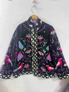 Veste en velours brodée Suzani pour femme, faite à la main, motif floral, style bohème ethnique, manteau d'hiver, vêtement d'extérieur de créateur indien, usine d'exportation - Product Image 2