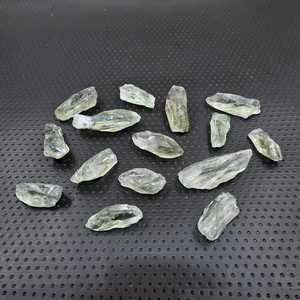 Cristal de amatista verde natural en bruto, piedras de prasiolita sin pulir para sanación, meditación, decoración, largas y sin pulir para la elaboración de joyas. - Product Image 1