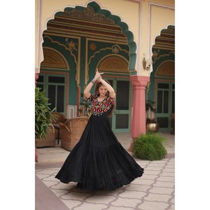 Robe de soirée spéciale Navratri avec travail Kutchi Gamthi Kodi - Product Image 6