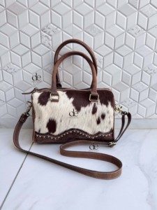Bolso de Hombro de Cuero Grabado a Mano con Cremallera, Estilo Clásico, de Pelo de Vaca, para Uso Diario de Mujer, Novedad 2026 - Product Image 4