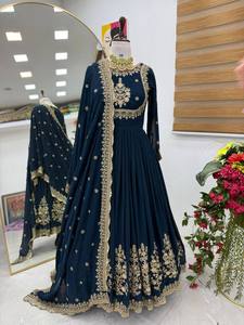 ชุดเดรสปักลาย Anarkali Kurta พร้อมผ้าคลุมไหล่ แห้งเร็ว ไม่ยับง่าย เหมาะสำหรับงานแต่งงาน งาน Diwali งานรับปริญญา และงานปาร์ตี้สำหรับผู้หญิง - Product Image 5