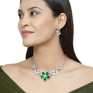 Ensemble collier et boucles d'oreilles en alliage plaqué argent, forme de fleur, cristal, strass, bijoux de fête romantiques pour femmes - Product Image 3