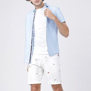 Pantalones Cortos Bermuda Blancos Bordados para Hombre con Diseño de Bandera, Cintura Media, Cierre de Botones, Estilo Casual - Product Image 2