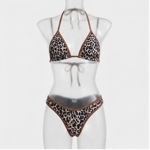 Ensemble bikini 2 pièces imprimé léopard avec haut dos nu et bas hipster contrastés pour femme - Product Image 1