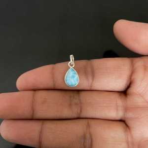 Pendentif élégant en larimar, argent sterling 925 plaqué or, bijou de fiançailles avec pierre précieuse des Caraïbes, cadeau délicat - Product Image 2