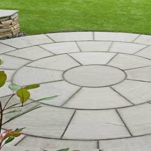 Pavés en grès naturel Kandla gris pour patios, jardins, cours et aménagements extérieurs - Product Image 1