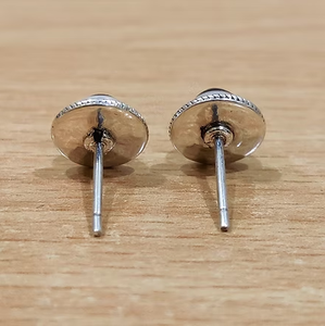 Pendientes Personalizados de Plata de Ley 925 de 2.2 Gramos, Minimalistas, Unisex, con Granate en Forma de Bola - Product Image 3