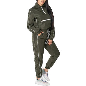 Chaqueta Deportiva Corta Reflectante Verde Personalizada para Correr y Hacer Ejercicio, y Pantalones Ajustables, Traje Deportivo Cortavientos para Mujer 2025 - Product Image 2