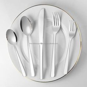 Ensemble de couverts traditionnels en métal avec forme classique idéal pour les repas patrimoniaux et les repas familiaux intemporels - Product Image 1
