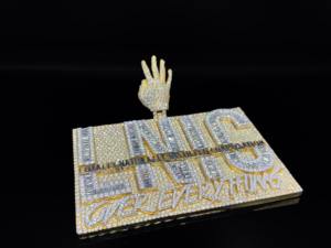 Colgante de Aleación Chapado en Rodio con Diseño de Diamante Helado Personalizado The Ice Legacy, Estilo Hip Hop Icónico, para Hombres Unisex - Product Image 5