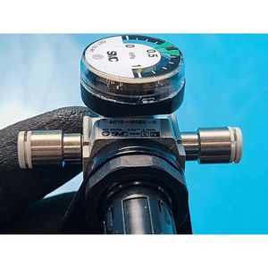 Régulateur d'air comprimé SMC AR10-M5BG-R, utilisé comme pièce détachée pour équipement semi-conducteur d'occasion - Product Image 2