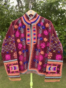 Chaqueta de Invierno de Terciopelo Bordada a Mano para Mujer |   Abrigo Artesanal de Lujo | Colección de Ropa Exterior de Moda Premium - Product Image 6