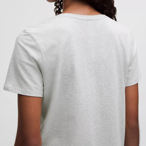 Camiseta de jersey transpirable con dobladillo curvo modal para mujer, cuello en V, manga corta, informal, corte regular, para verano. - Product Image 5