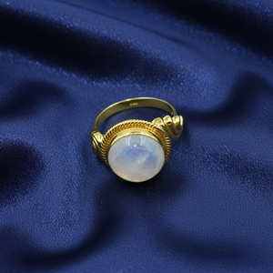 แหวนเงินแท้ 925 ทำมือ ประดับมูนสโตนทรงกลมแบบคาโบชอง สไตล์โบฮีเมียน วินเทจ เครื่องประดับสำหรับผู้หญิง ของขวัญสำหรับผู้หญิง ผู้ชาย และพี่สาว - Product Image 3