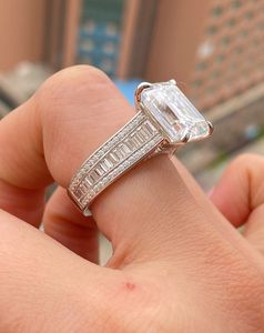 Bague de fiançailles et de mariage en or jaune 14 carats avec diamant de laboratoire taille émeraude 5,87 carats, certifié IGI, luxe, pour soirée - Product Image 2
