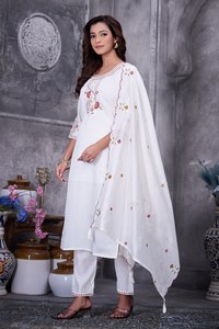 Elegante Conjunto Étnico de Seda Romana para Mujer con Dupatta Bordada |   Proveedor de Ropa OEM |   Exportación Global de Moda - Product Image 4