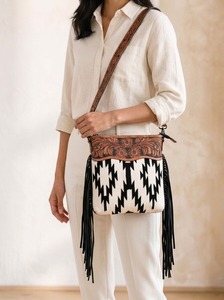 Bolso de Hombro Vintage con Flecos Florales, Patrón Azteca, Bolso Bandolera de Cuero Genuino para Mujer, para Viajes y Uso Diario - Product Image 2