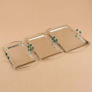 Ensemble de 3 plateaux en métal argenté martelé avec poignées en bois surélevées, parfait pour la décoration moderne de la maison et le service de table - Product Image 5
