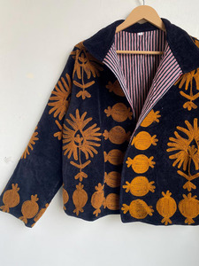 Veste kimono en velours faite à la main, broderie Suzani, poche avant |   Couette écologique respirante anti-rides 100% coton style bohème - Product Image 3