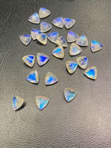 Piedra suelta de piedra lunar arcoíris blanca facetada con destello azul de 5 mm y 10 mm para la fabricación de joyas - Product Image 2