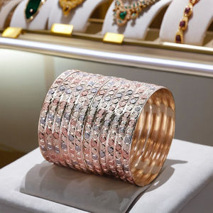 Brazaletes chapados en oro de 3 tonos de moda al por mayor, brazaletes de lujo, brazalete de oro de 3 tonos para mujer, brazaletes de latón con relleno de oro tricolor - Product Image 1