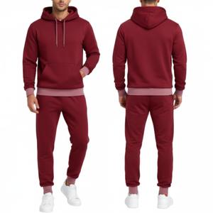 Conjunto deportivo para hombre de alta demanda, color rojo borgoña, con sudadera con capucha y pantalones a juego con puños acanalados. - Product Image 1