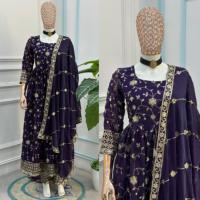 Ensemble prêt à expédier : Robe longue en soie Fandy brodée Zari, style ethnique indien, pour fêtes estivales, avec dupatta à bordure et pantalon élastique.