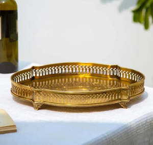 Bandeja de Servicio Curva de Latón Dorado, Bandeja Decorativa, Bandeja para Mesa de Centro - por Artisan Craft - Product Image 2