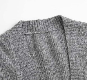 Pull élégant à col en V orné de perles, respirant, pour femme, tricot décoratif chic, idéal pour invitées de mariage - Product Image 4