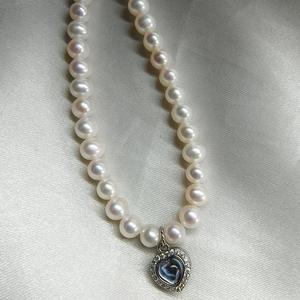 Collier de perles d'eau douce de haute qualité, 5-6 mm, presque rondes, petit charme d'amour, élégant ornement de cou pour femmes - Product Image 2