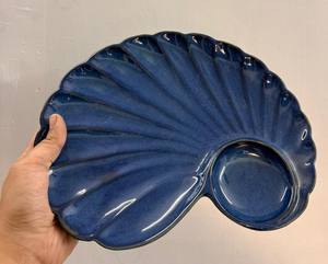 Assiette peu profonde de haute qualité en porcelaine émaillée, style américain, en forme de feuilles, résistante au lave-vaisselle, pour la restauration et l'hôtellerie - Product Image 1