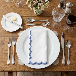 Serviette en coton personnalisée, classique, carrée, brodée, bleu délavé, bord festonné, toutes tailles, réutilisable, lavable en machine, vente en gros - Product Image 1