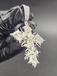 Colgante de cruz de diamantes |   Joyería Fina de Lujo Faith - Product Image 3