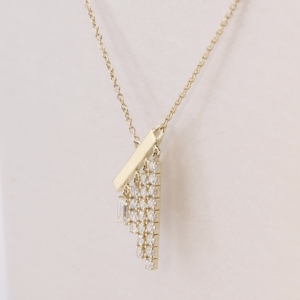 Collier pendentif asymétrique en or jaune de luxe, classique, avec diamant de laboratoire taille émeraude et franges superposées, bijoux fins pour femmes - Product Image 2