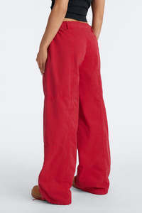 Pantalones Utilitarios Unisex OEM de Pierna Ancha con Cordón, Rojos Lavados, Estilo Casual Urbano, Proveedor de Pantalones para Hombre - Product Image 4