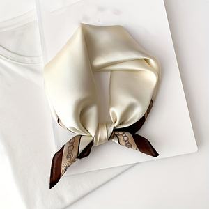 ¡Grandes Ofertas! Pañuelos de Seda y Satén Cuadrados con Logotipo Personalizado: Estampados de Puntos, Lisos, a Cuadros, Rayas, Lazos, Personajes Animales, Argyle y Hojas - Product Image 3