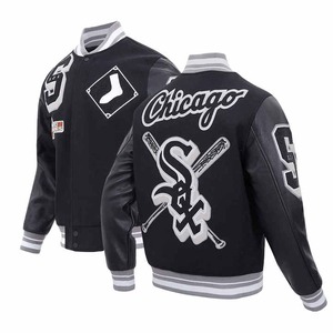 เสื้อแจ็คเก็ต Letterman วินเทจแบบกำหนดเอง สีขาว ยูนิเซ็กส์ ติดกระดุม ผ้าฟลีซ ปักลาย เสื้อผ้ากีฬา เสื้อแจ็คเก็ต Varsity ขายส่ง - Product Image 1