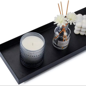 Plateau décoratif long et noir contemporain pour les articles de toilette des invités et le rangement de bijoux - Product Image 1