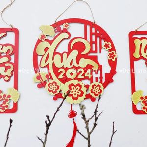 Ensemble de panneaux muraux pour accueillir le printemps 2024, panneau décoratif en bois avec les mots Spring Van Su Nhu Y pour la décoration de la maison - Product Image 1