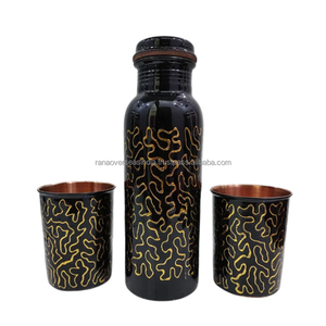 Bouteille en cuivre de haute qualité au design chic avec ensemble de 2 cadeaux en verre Échantillon gratuit Idéal pour les bienfaits ayurvédiques pour la santé au meilleur prix - Product Image 3