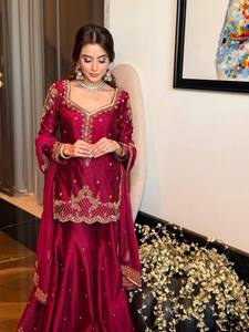 Ensemble indien pakistanais bordeaux brodé, robe Anarkali avec dupatta, tenue traditionnelle formelle - Product Image 1
