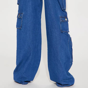 Pantalon cargo large pour femme en polyester/coton respirant et écologique, pantalon utilitaire contemporain avec poches fonctionnelles - Product Image 5